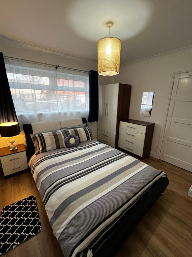 Springfield House- Near Newcastle Centre, Hospital And Keele University! Stoke-on-Trent Exterior photo